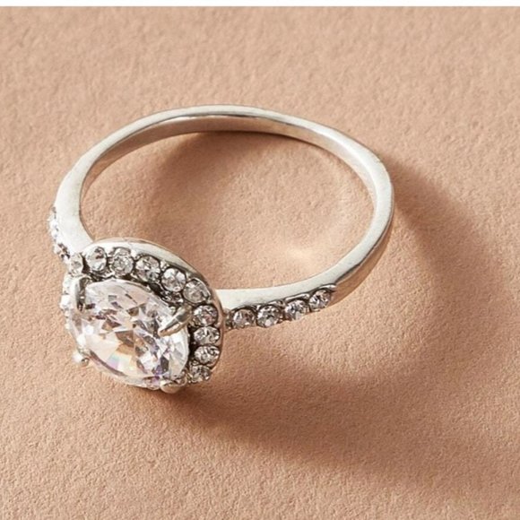 man-made  diamond ring size 7.5 - Picture 2 of 3